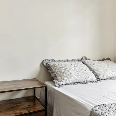 Empire Blvd Guest House-3